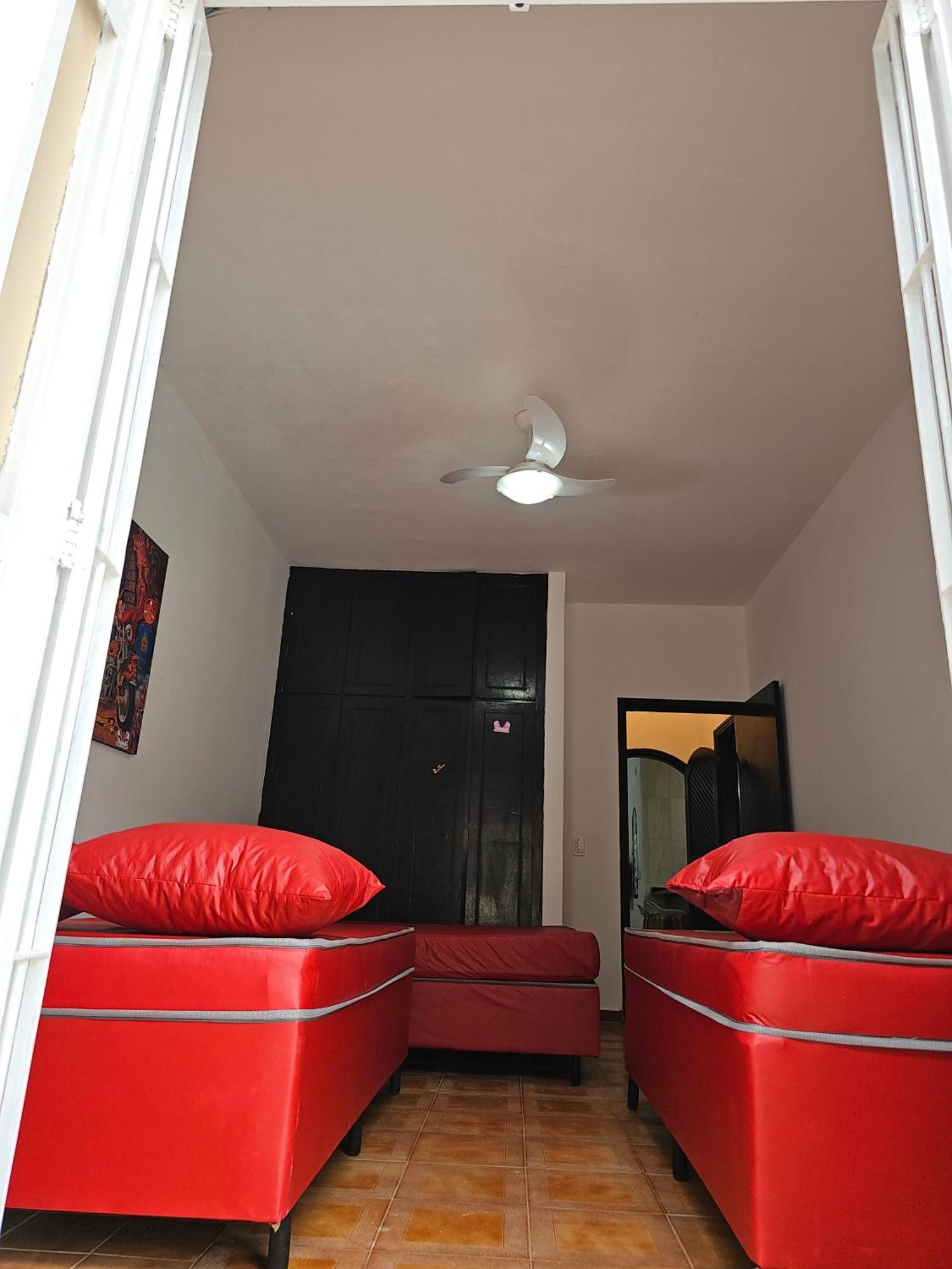Casa Maravilhosa E Ampla Pe Na Areia Com Piscina, Area Gourmet Com Churrasqueira Em Deck Coberto Frente A Piscina, 4 Quartos Confortaveis E Espacosos, Sendo 2 Suites, Cozinha Americana E Sala De Jantar, Ampla Garagem Para 6 Carros - Mercado Na Rua Da ปรายากรันเด ภายนอก รูปภาพ